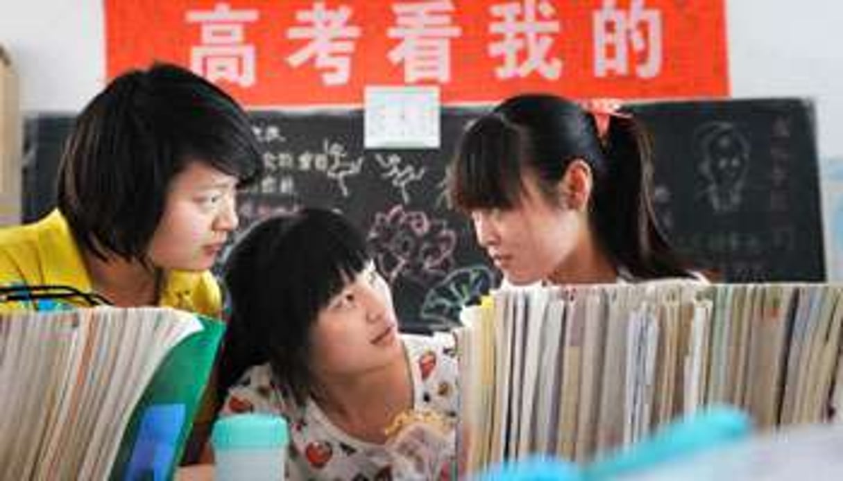 Lycéennes en plein bachotage à Bozhou, dans la province d’Anhui. © TPG/Newscom/Sipa