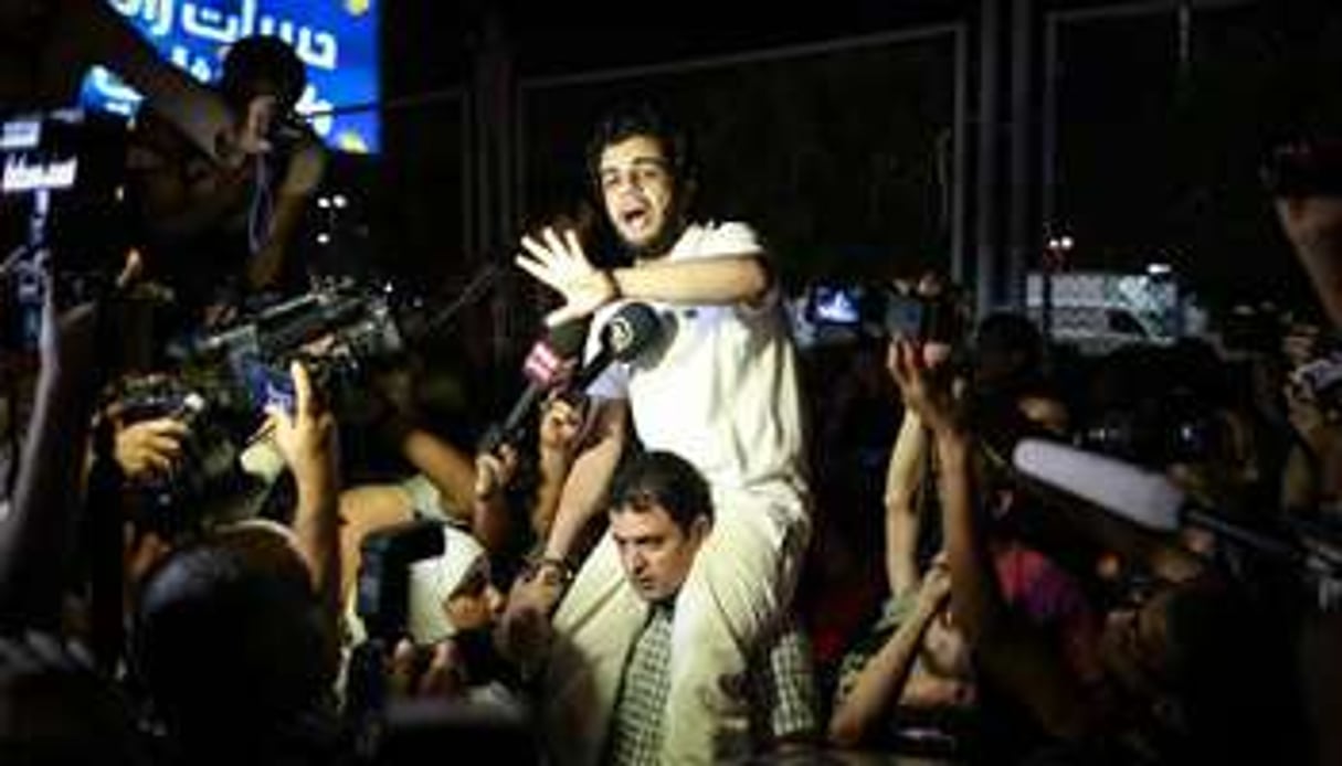 Un journaliste d’Al-Jazira après sa libération pour raisons de santé, le 17 juin 2014 au Caire. © AFP