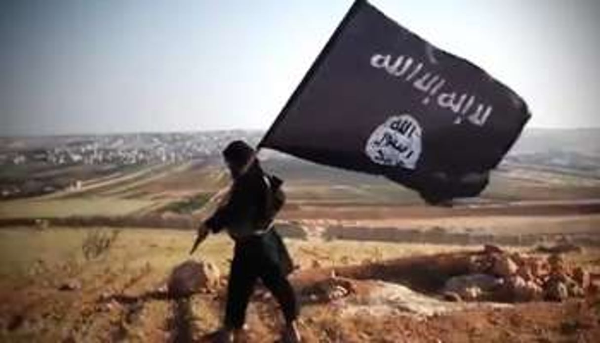 Vidéo téléchargée sur YouTube le 23 août 2013 et montrant le drapeau des jihadistes. © AFP