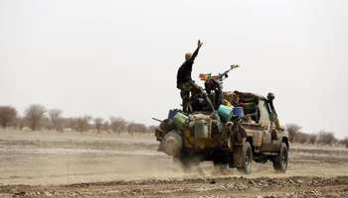 Une patrouille malienne entre Kidal et Gao, le 29 juillet 2013. © AFP
