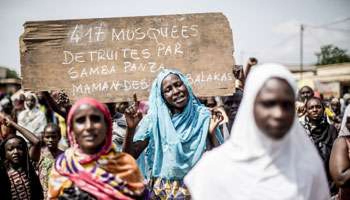 Manifestants dans les rues du PK5, le 21 mai. © AFP Photo/Marco Longari