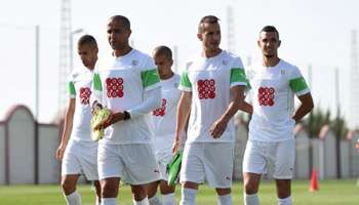 Bougherra (1er plan), emmène (de g. à dr.) Slimani, Yebda, Feghouli et Bentaleb. © Farouk Batiche/AFP