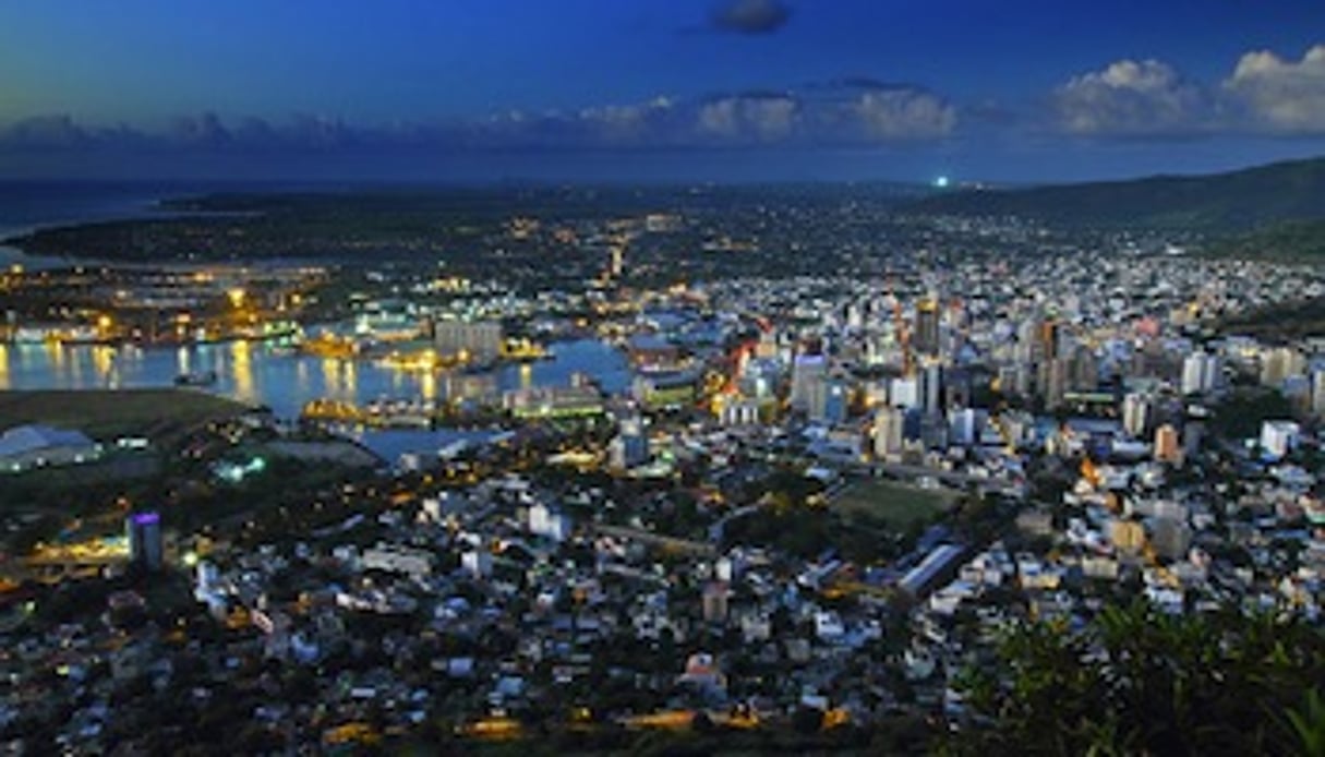 Plus de soixante-dix entreprises mauriciennes sont présentes sur le continent. Vue de Port Louis. © Peter Kuchar/Wikimedia Commons