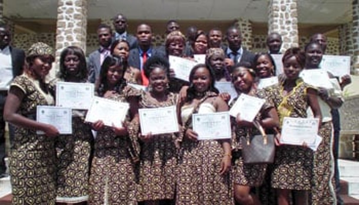 Les élèves reçoivent leur diplôme à l’EHT-Cemac à Ngaoundéré, en juin 2014. © EHT-Cemac
