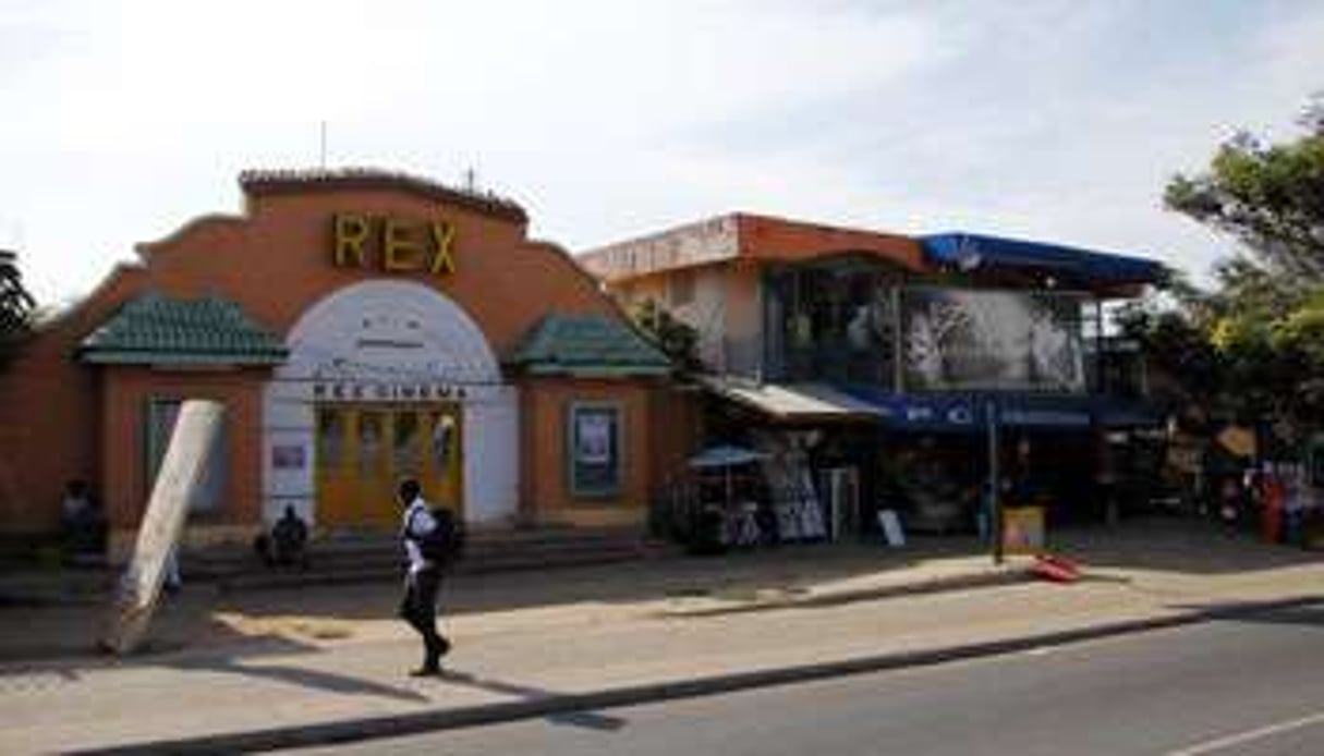Le cinéma Rex, à Accra, ne diffuse presque plus de films, faute de public. © Chris Stein / AFP