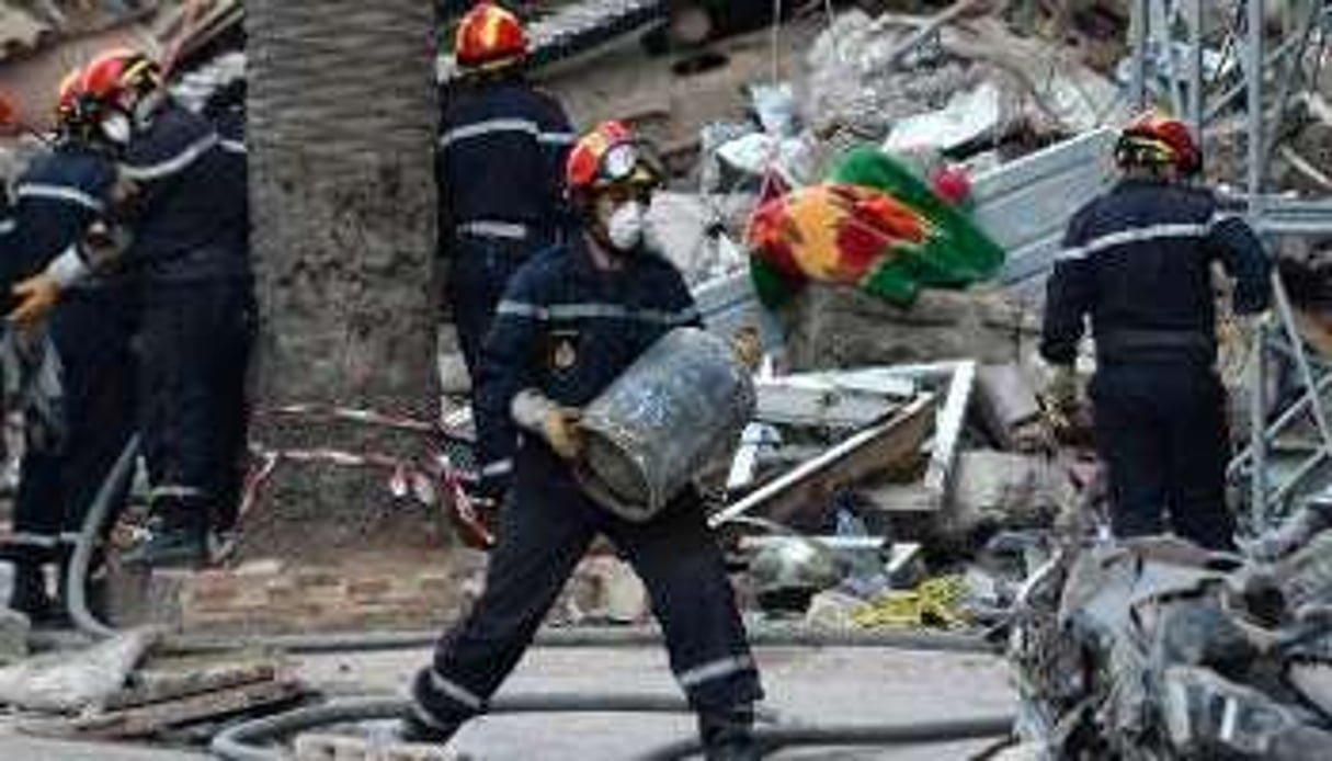 Des équipes de secouristes sur le lieu du drame. © AFP