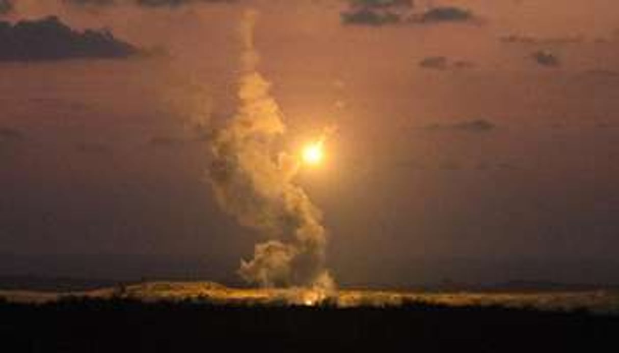 Des fusées éclairantes de l’armée israélienne dans la bande de Gaza, le 14 juillet 2014. © AFP