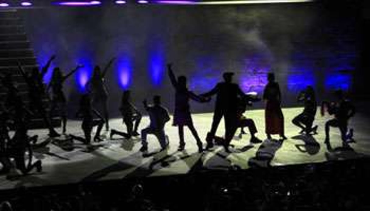 Le groupe de danse indien « Bollywood Express » le 11 juillet au festival de Carthage. © Yassine Gaidi / AFP