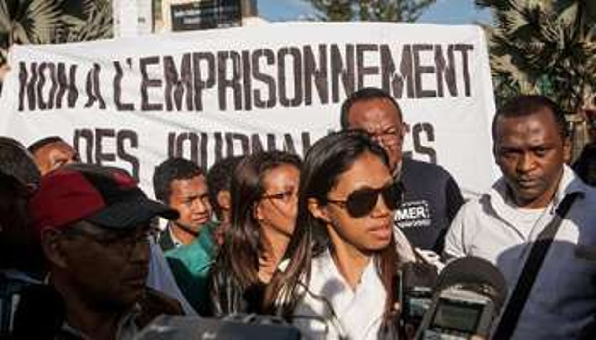 Des journalistes manifestent en soutien à deux de leurs confrères arrêtés, le 22 juillet 2014. © AFP