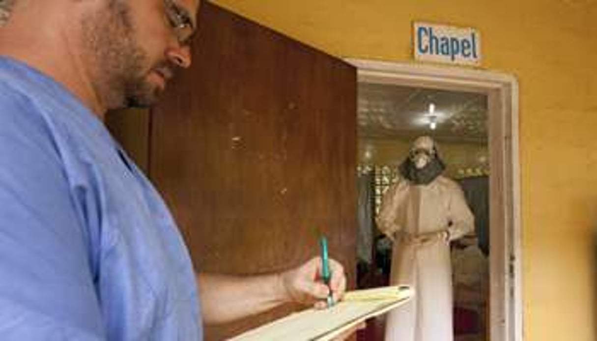 Le docteur Kent Brantly travaille à l’hôpital ELWA de Monrovia au Libéria. © DR