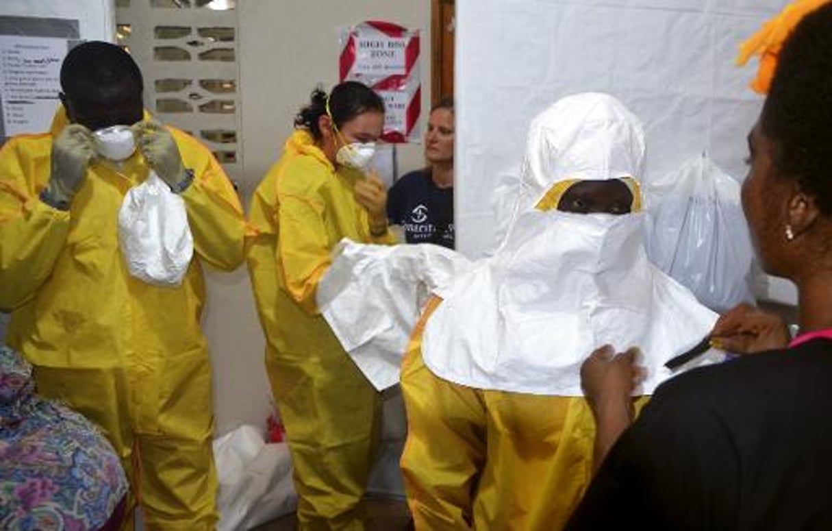 L’épidémie d’Ebola perturbe le trafic aérien et le foot en Afrique de l’Ouest © AFP