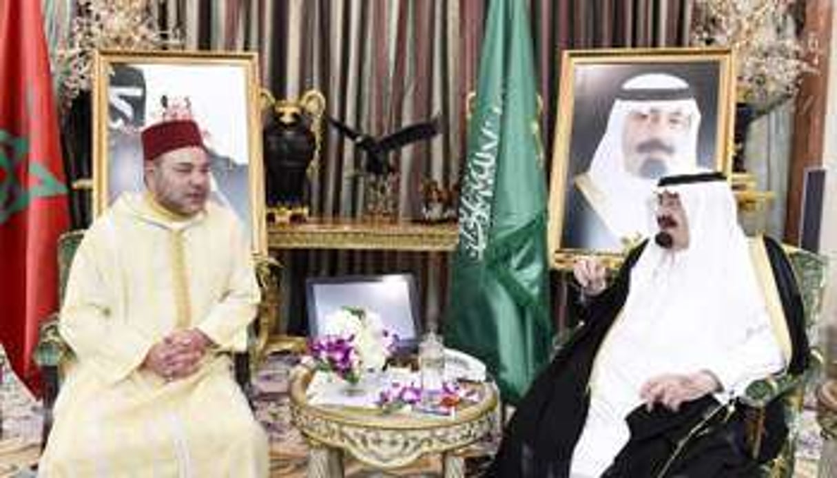 Le roi du Maroc Mohammed VI (g) et le roi d’Arabie Saoudite Abdullah Bin Abdulaziz, le 22 juillet. © AFP/Palais royal marocain