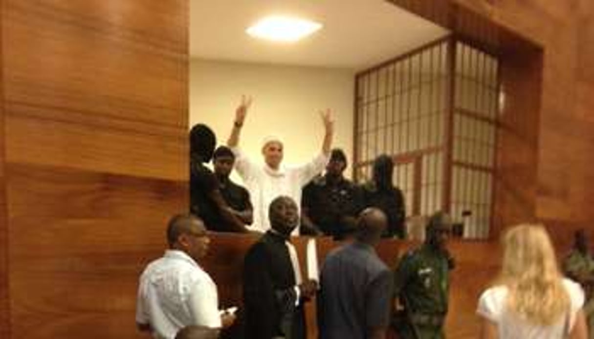 Karim Wade lors de son entrée dans le box du tribunal de Dakar, le 31 juillet 2014. © DR