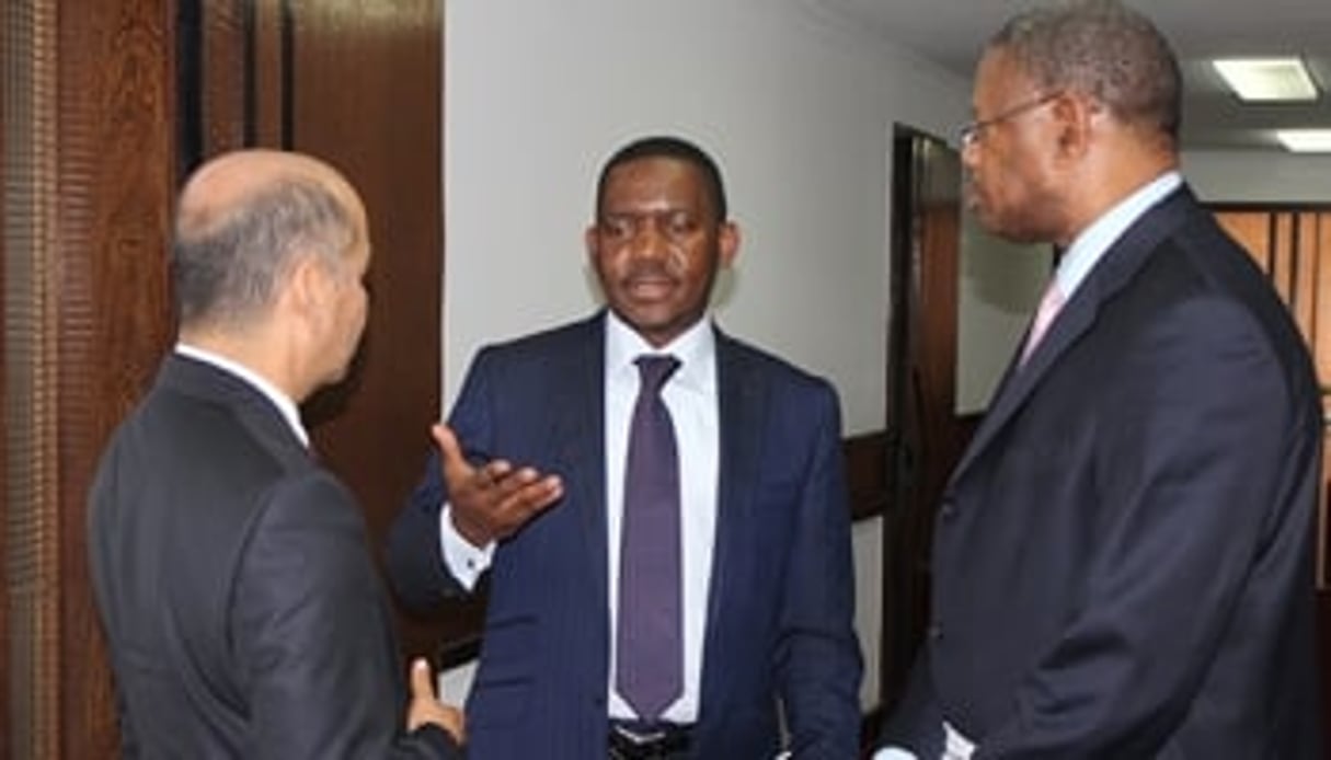 Ahmed Kalej Nkand (au centre) a été démis de son poste d’administrateur directeur général de la Gécamines le 26 juillet 2014. © gecamines.cd