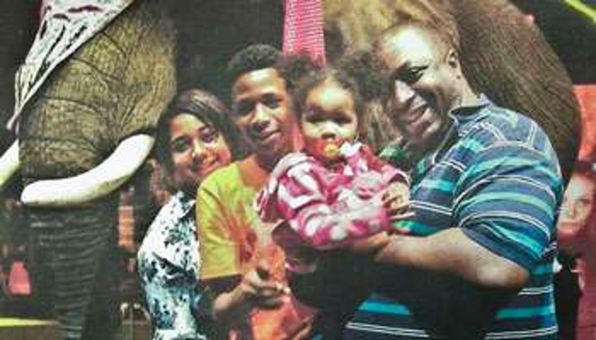 Eric Garner, la victime, avec trois de ses six enfants. © AP/SIPA