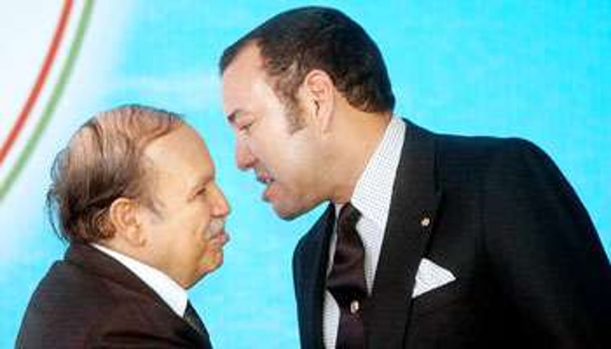 Abdelaziz Bouteflika et Mohammed VI, au sommet de la ligue arabe en mars 2005. © AMR Nabil/AP/Sipa