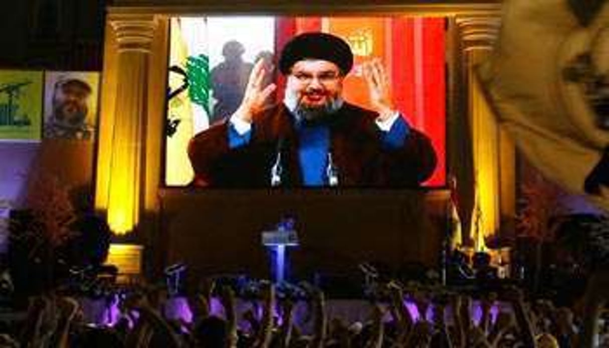 Nasrallah s’adressant à ses partisans par vidéoconférence, en août 2009. © Khalil Hassan/Reuters