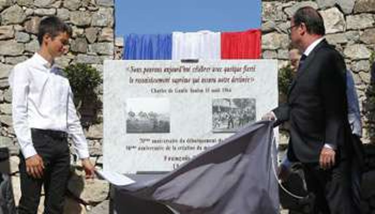 Hollande dévoile un mémorial pour le 70e anniversaire du Débarquement en Provence, le 15 août. © Michel Euler