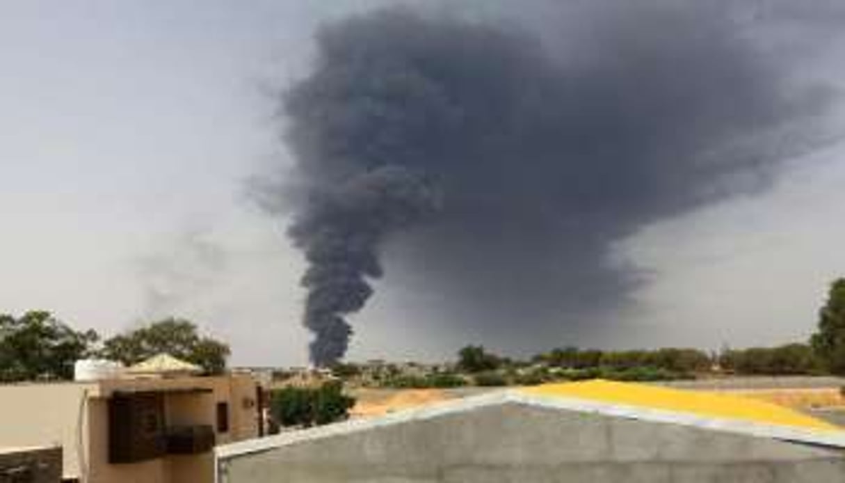 Incendie d’un réservoir de carburant près de Tripoli, en juillet 2014. © AFP