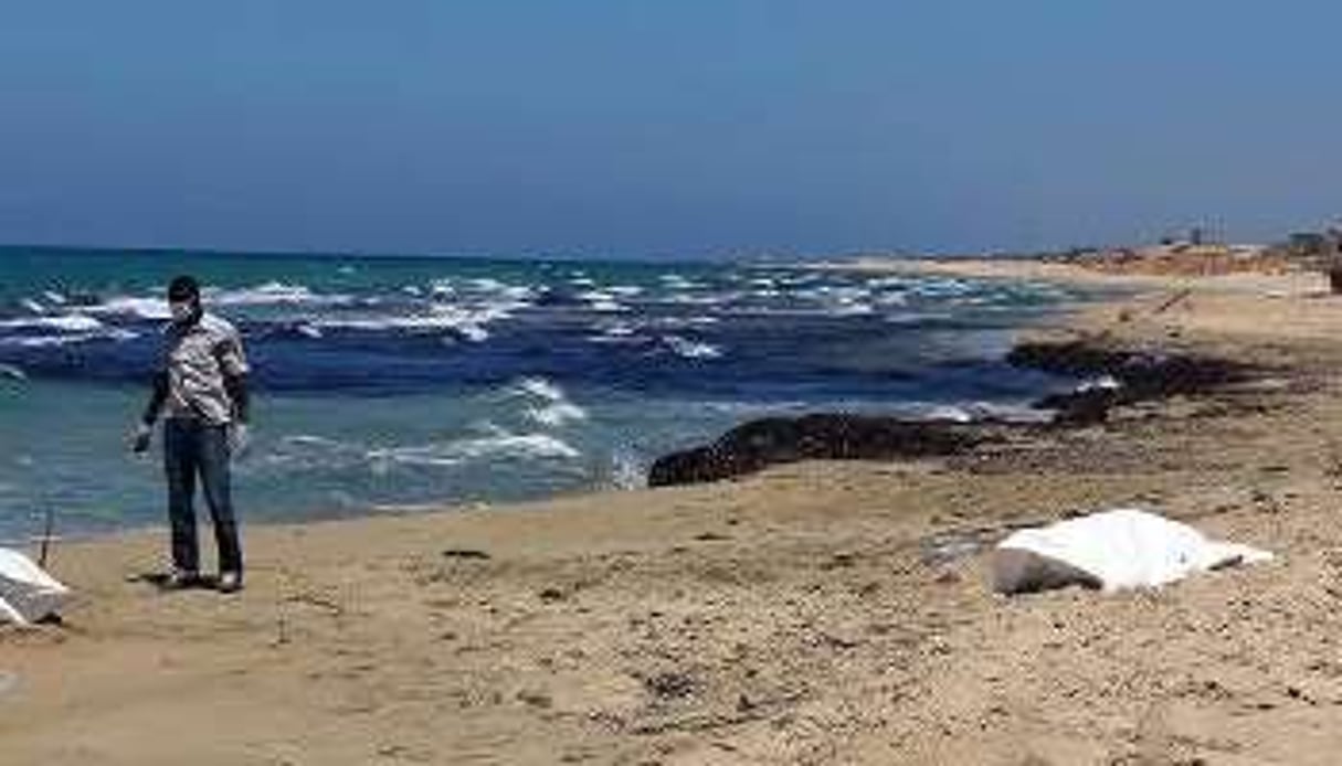 Une plage libyenne à 60km à l’est de Tripoli. © AFP