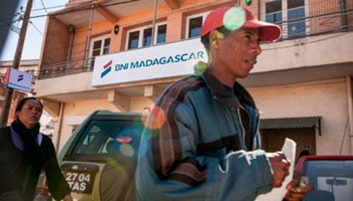 Cette agence d’Antananarivo arbore le nouveau logo de l’établissement. © Rijasolo/Riva Press pour JA