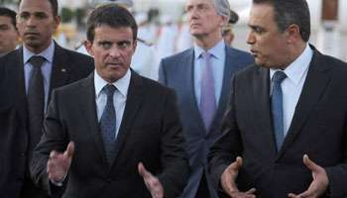 Le Premier ministre français (g.), Manuel Valls, et son homologue tunisien, Mehdi Jomâa. © AFP