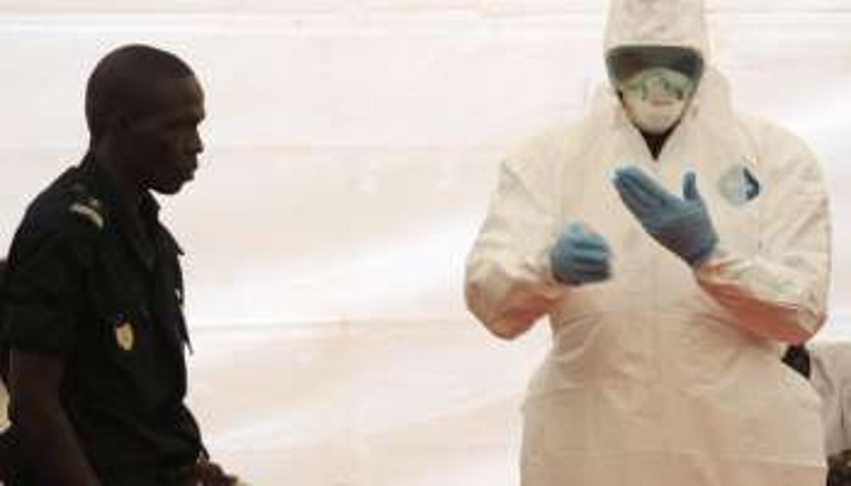 Un membre du personnel sanitaire luttant contre Ebola. © AFP
