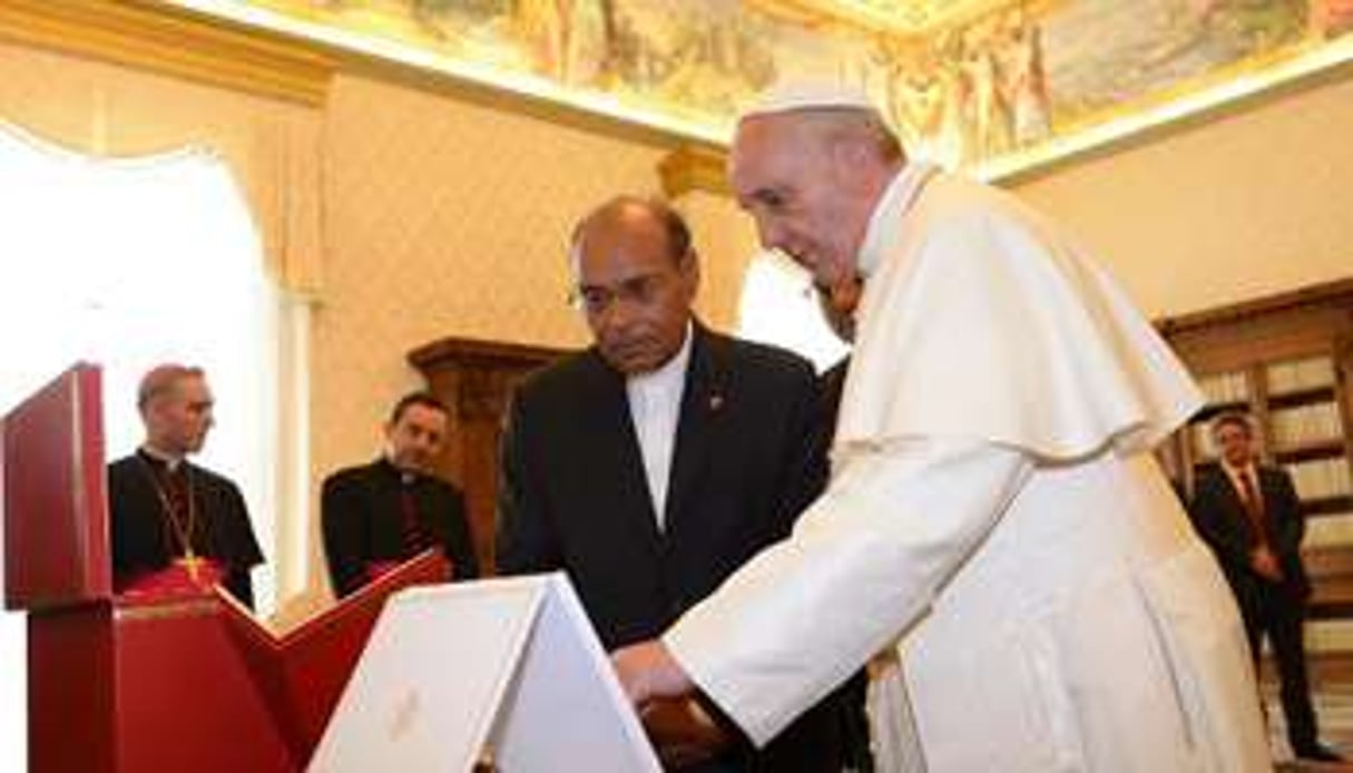 Le pape François (d) reçoit en audience privée au Vatican Moncef Marzouki le 11 septembre 2014. © AFP