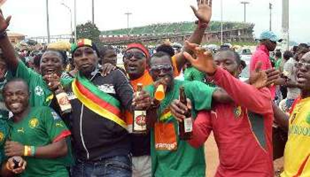 Des supporters camerounais à Yaoundé. © AFP