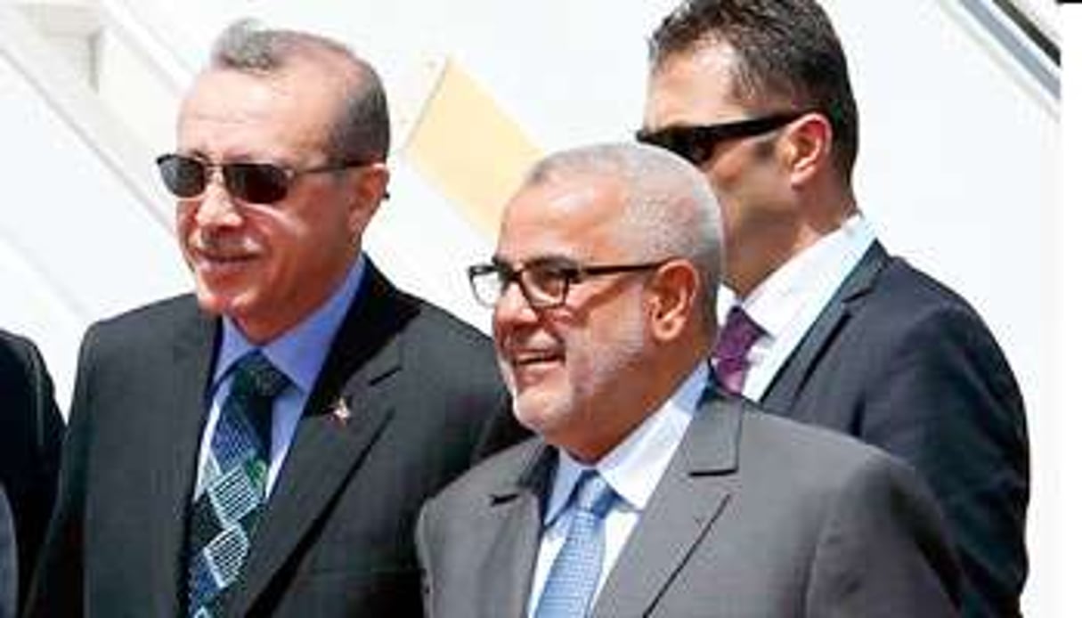 Abdelilah Benkirane (à dr.) et Recep Tayyip Erdogan, le 3 juin 2013 à Rabat. © Abdeljalil Bounhar/AP/Sipa