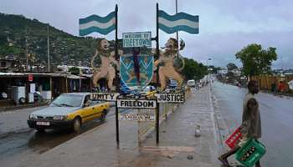 Une rue de Freetown, en Sierra Leone, le 13 août 2014. © AFP