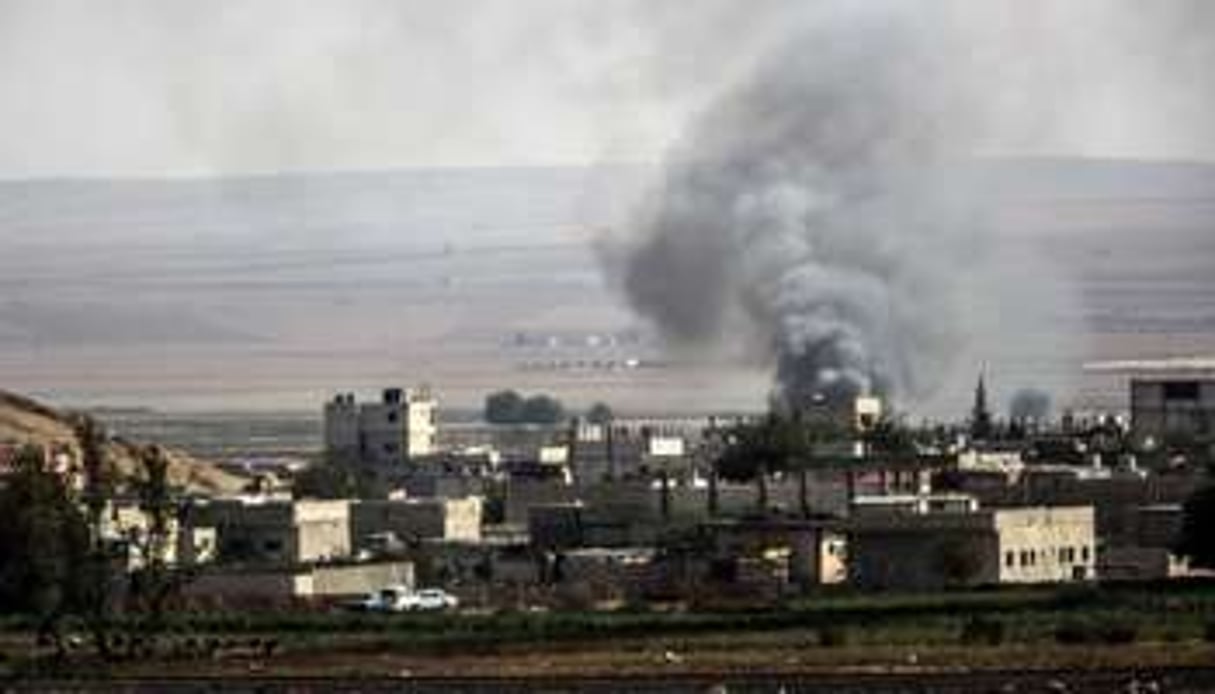 La ville de Kobané en Syrie, visée par des frappes de la coalition, le 3 octobre 2014. © AFP