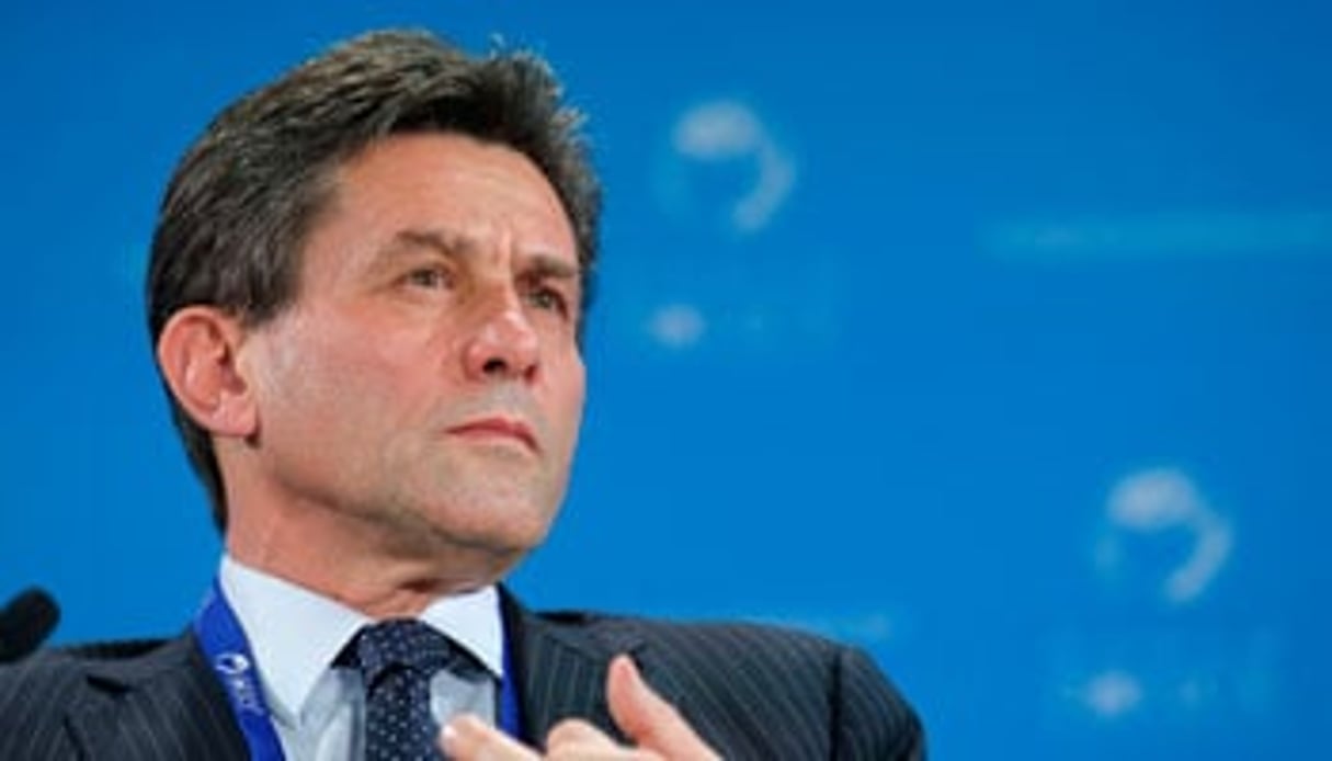 Henri de Castries, le président d’AXA, a pensé à Saham pour renforcer la vocation africaine de sa compagnie. © Lionel Cironneau/AP/SIPA