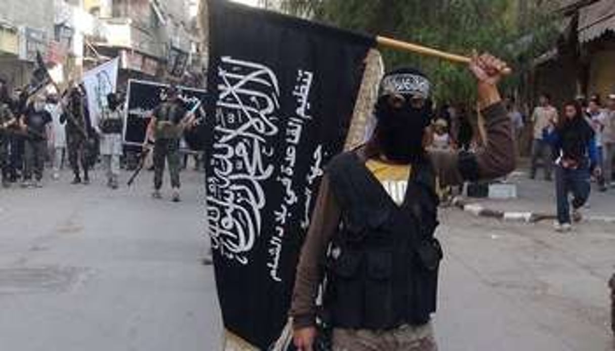 Des combattants de la branche syrienne d’Al-Qaïda, le Front al-Nosra, au sud de Damas. © AFP