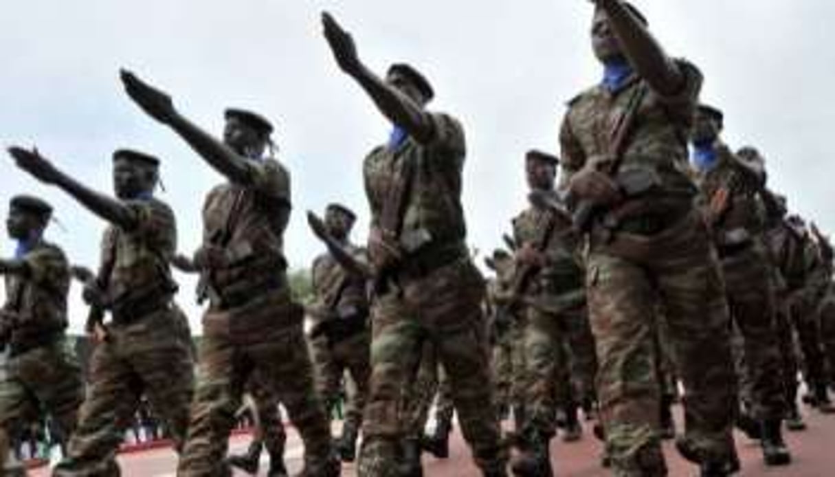 Des soldats des FRCI défilant en 2011 à Abidjan. © AFP