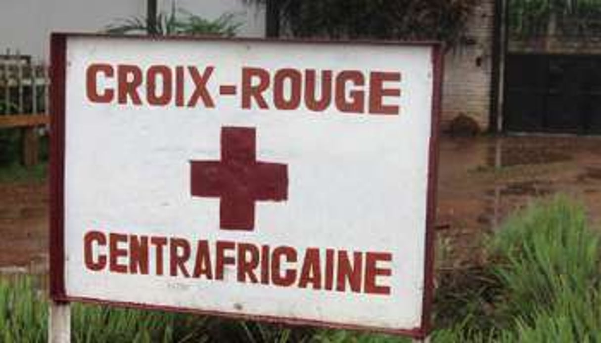 Un panneau annonçant la Croix-Rouge centrafricaine, le 21 août 2014, à Bangui. © AFP