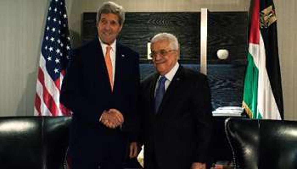 John Kerry et le président palestinien Mahmoud Abbas, le 23 septembre 2014 à New York. © AFP