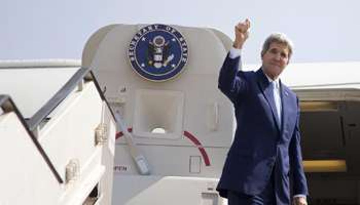John Kerry le 13 octobre 2014 à son départ du Caire pour Paris. © AFP