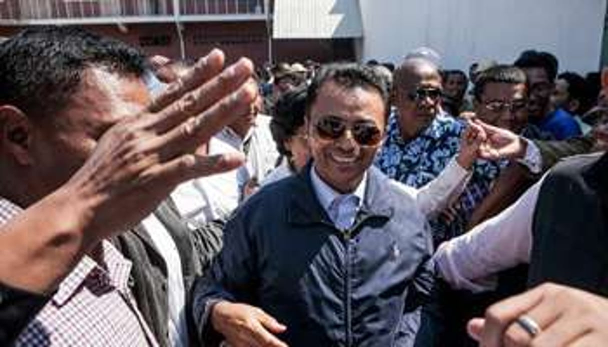 L’ancien président malgache Marc Ravalomanana (c), le 13 octobre 2014 à Antananarivo. © AFP