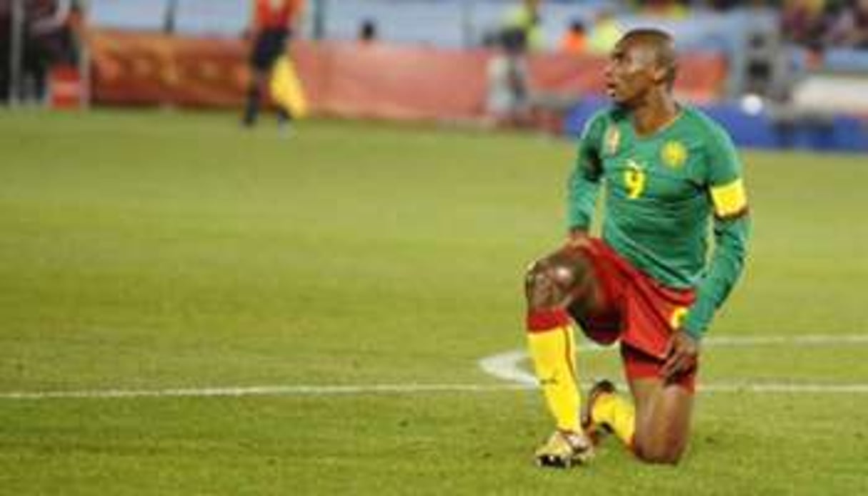 Souffrant d’un genou, Samuel Eto’o n’a pas brillé lors de la dernière Coupe du monde. © Pierre Philippe Marcou / AFP