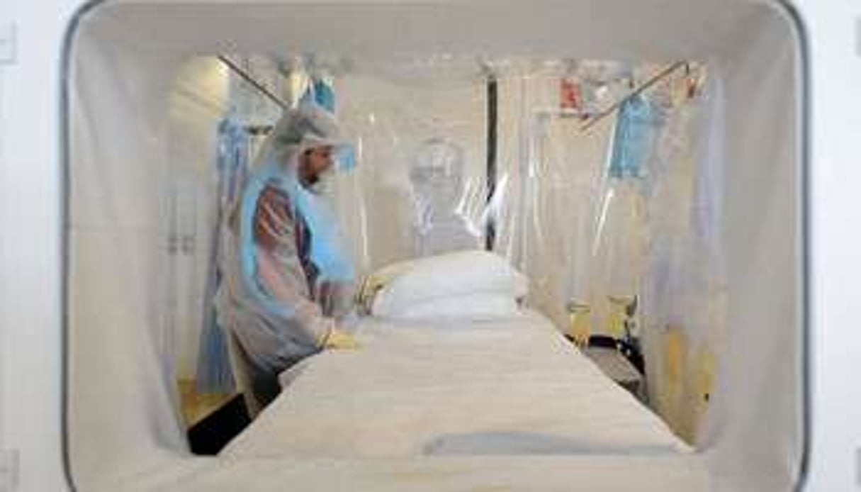 Une chambre d’isolement pour traiter un patient infecté par le virus Ebola. © AFP