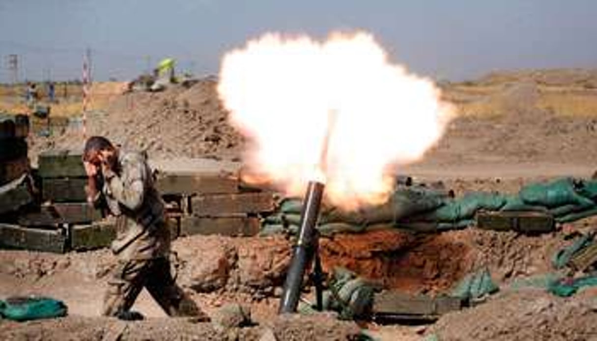 Tire de mortier contre des positions jihadistes, le 7 septembre au nord de Bagdad. © Stringer/Anadolu Agency