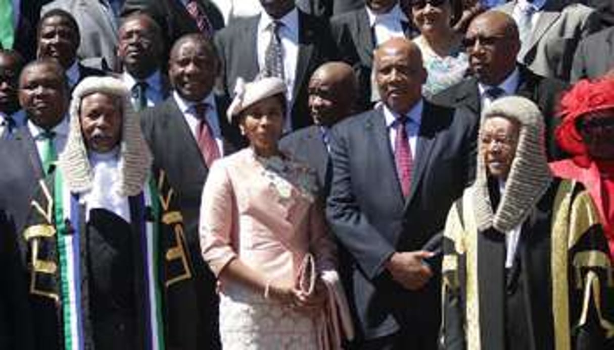 Cyril Ramaphosa (3è à g.), la reine du Lesotho et le Premier ministre Tom Thabane, à Maseru, le 1 © Hlompho Letsielo/AFP