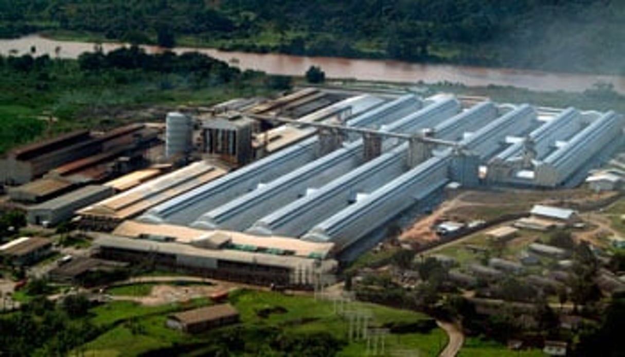 L’usine d’Édéa. Alucam produit 100 000 tonnes d’aluminium au Cameroun, chaque année. © Jean-Pierre Kepseu