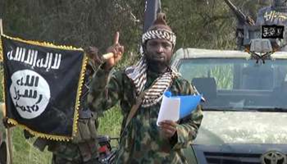 Le chef de Boko Haram, Abubakar Shekau, lisant une déclaration. © AFP
