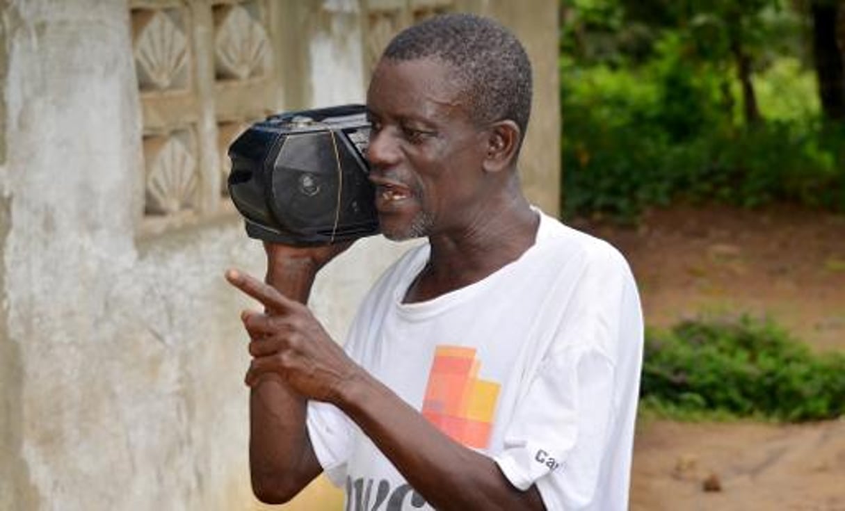 Ebola: les radios en langues locales pour toucher les populations avant le virus © AFP