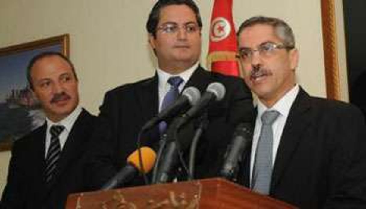 Chafik Sarsar (à droite), président de l’Isie. © AFP