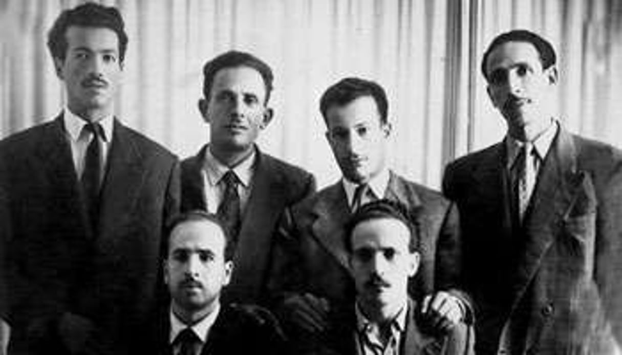 Groupe des six chefs du FLN avant le déclenchement de la guerre le 1er novembre 1954. © DR