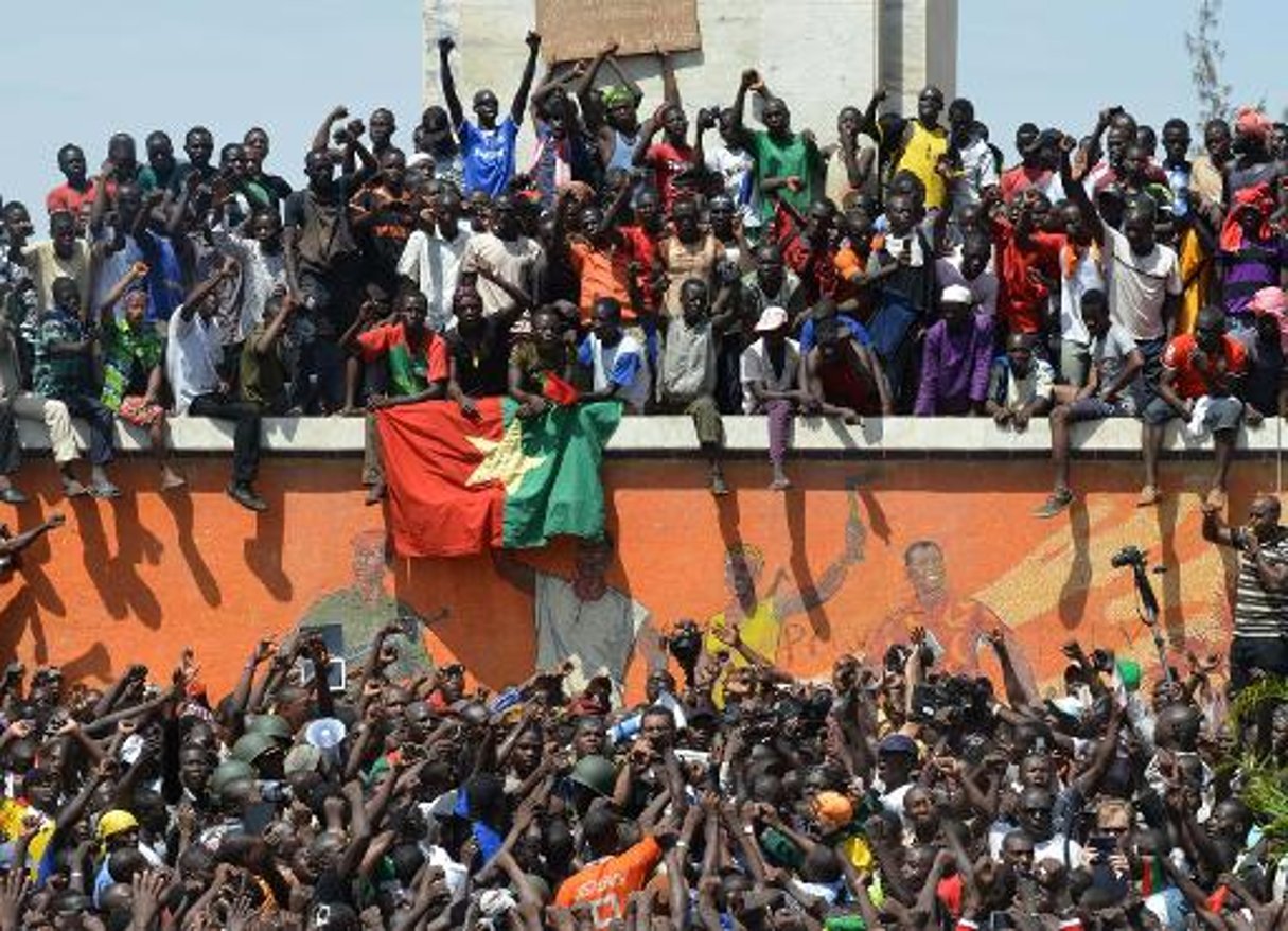 Burkina: le N°2 de la garde présidentielle se proclame chef de l’Etat de transition, Compaoré « dans un lieu sûr » © AFP