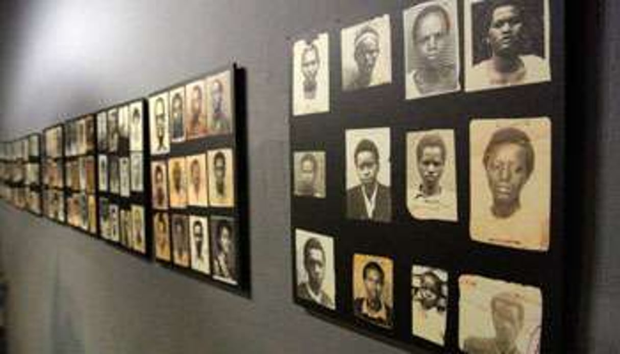 Photos de victimes du génocide exposées au mémorial de Kigali. © John Green/Newscom/Sipa